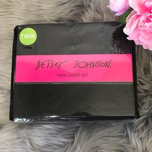 Betsey Johnson Bedding - 🆕 Betsey Johnson black twin sheet set Betsey Johnson Bedding - 🆕 Betsey Johnson black twin sheet set